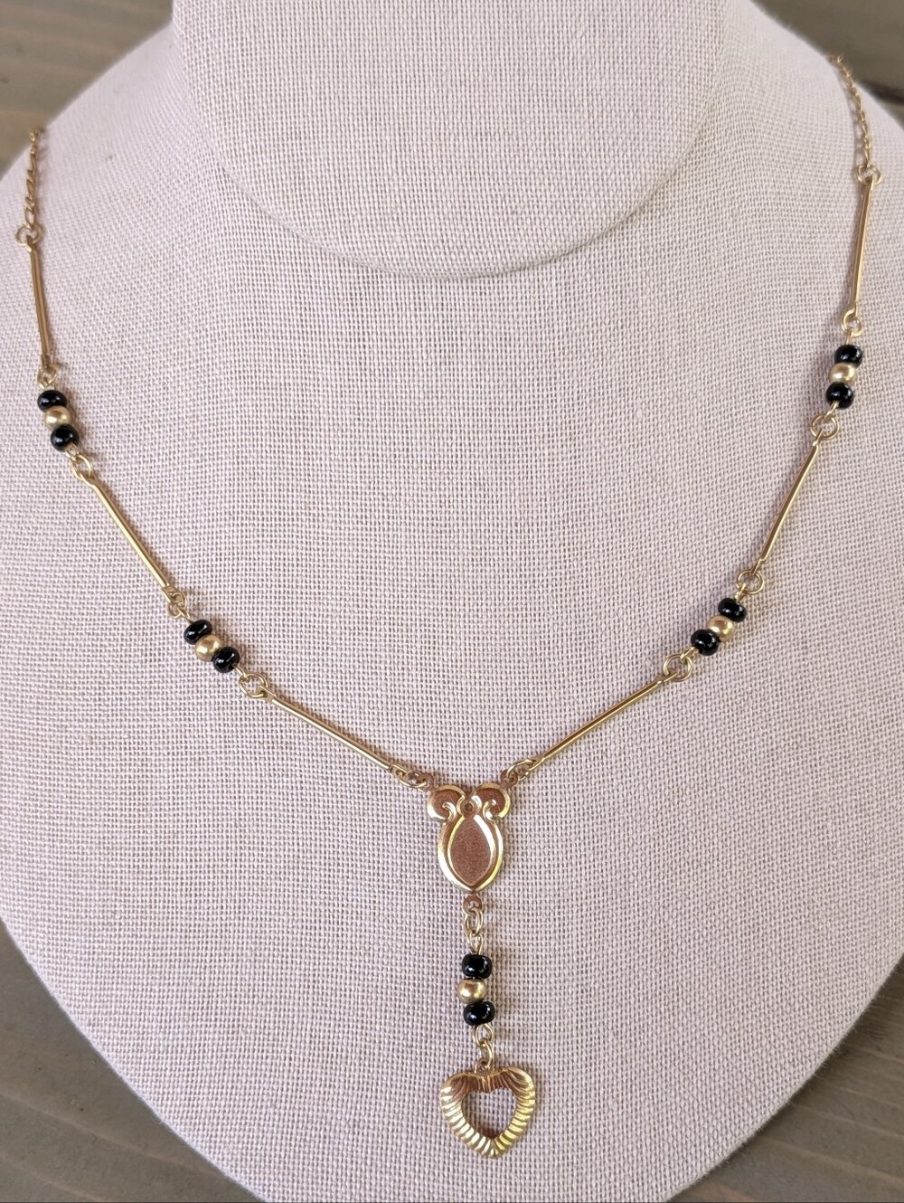 Vintage Weingeroff Dainty Gold Tone Black & Gold Heart Necklace – Signed W
